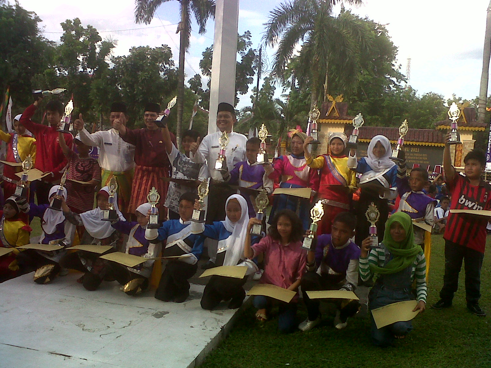 SMPN 05 Pekanbaru Raih Juara Umum Marching Band